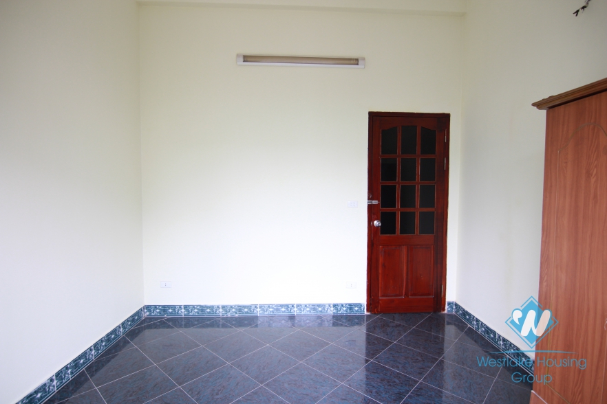 Unfurnished house for rent in Au Co street, Tay Ho district, Ha Noi